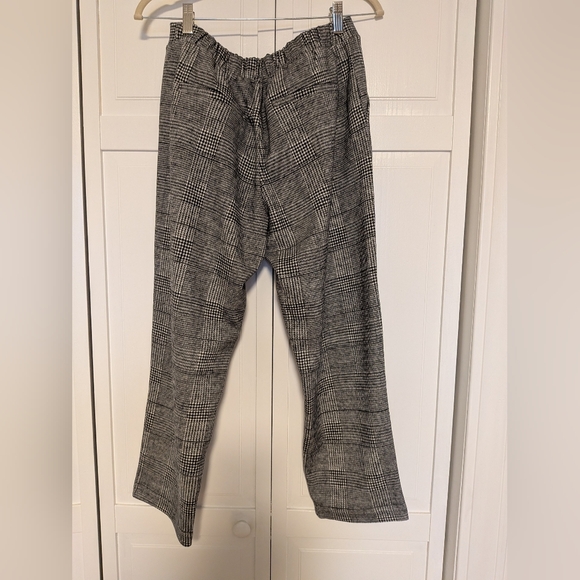 Banana Republic Women's Black and White Plaid Pants - Picture 2 of 6